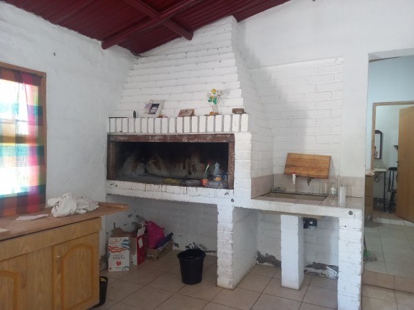  Casa con Quincho y Pileta en Lunlunta